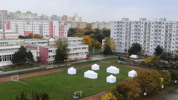 Petržalka hľadá desiatky zamestnancov pre školy a škôlky