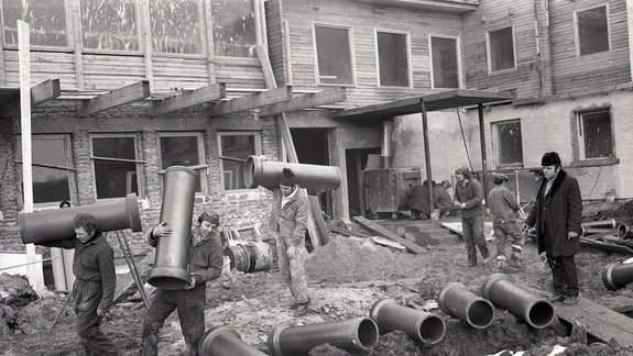 Spoznávate túto bratislavskú budovu postavenú pred 50 rokmi? Onedlho ju zbúrajú