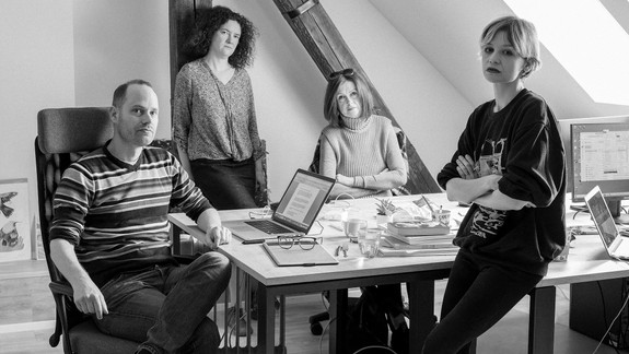 Z Bibiany na protest proti postupu ministerstva odchádzajú zamestnanci, pred budovou sa vo štvrtok koná protest