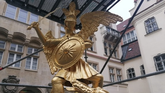 Dnes je deň D. Sochu archanjela Michala vrátia späť na Michalskú vežu