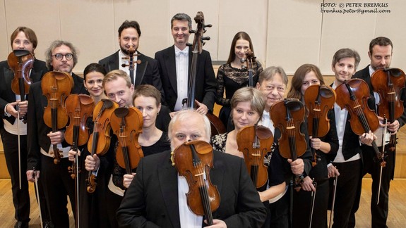 Nedeľný koncert v Redute: Hommage à Bohdan Warchal v podaní Slovenského komorného orchestra