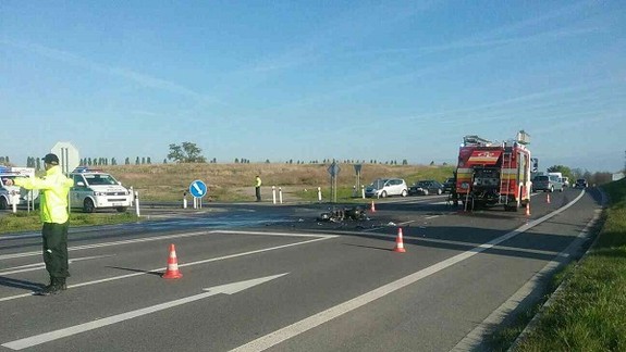 Na ceste pri Záhorskej Bystrici horela motorka - vodič skončil v nemocnici