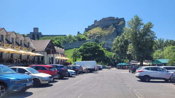 Dlhodobú havarijnú situáciu pod bralom hradu Devín má riešiť päťmetrová dynamická bariéra