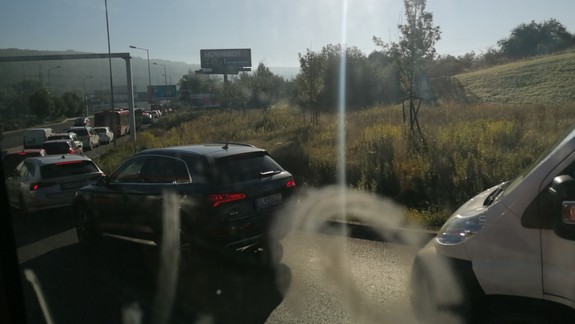 Doprava dnes v západnej časti Bratislavy kolabovala, MHD volila alternatívne trasy