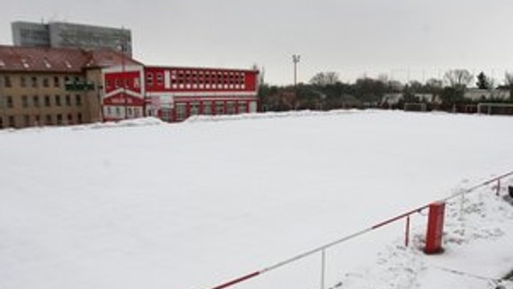 Futbalistov z Karlovky vysťahovali