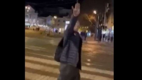 Útok extrémistu? Muž napadol v centre mesta cudzinca z Nového Zélandu, po útoku hajloval