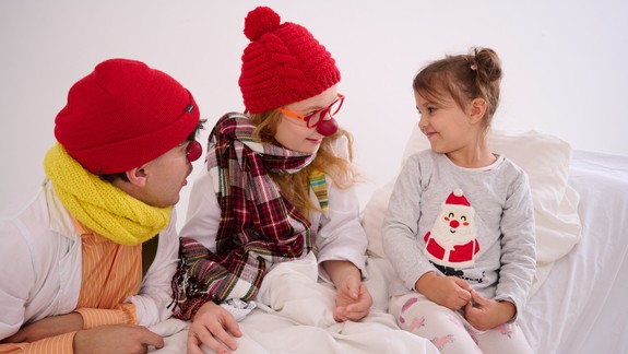 Deti v nemocniciach potešia zdravotní klauni aj počas Vianoc