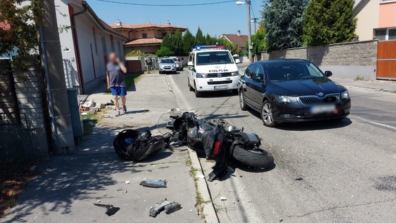 Nehoda vo Vajnoroch: Motorkár vletel do tehlového múru