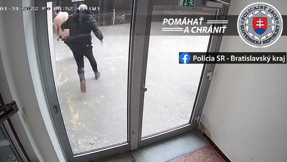 Muž sa vlámal do masážneho salónu v Petržalke, aby tam prespal - majiteľovi síce ráno ušiel, ale s jednou vecou nerátal...