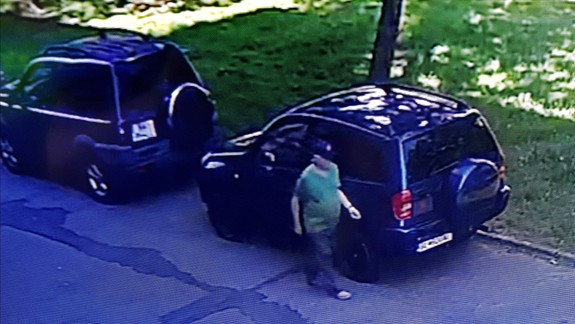 83-ročný vandal? Pri doškriabaných autách v Dúbravke prichytili dôchodcu s kľúčami v ruke