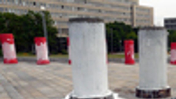 Z Námestia Slobody zmizli betónové skruže