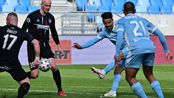 Futbalový Slovan otočil zápas so Zlatými Moravcami - Vrábľami a zvíťazil doma 4:1