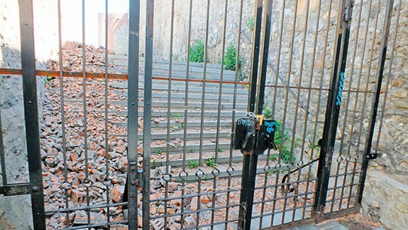 Mestské hradby zostávajú zatvorené, dôvodom je havarijný stav niektorých častí