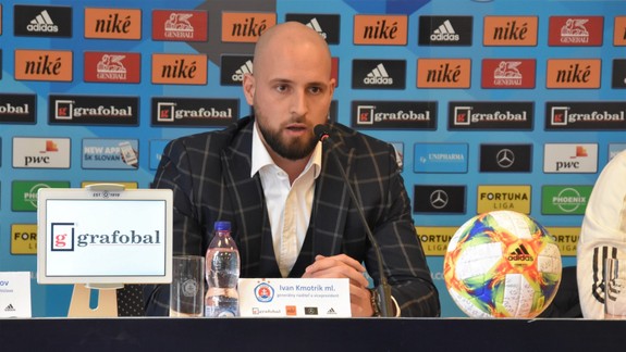 Ivan Kmotrík mladší zaplatí za "hajlovanie" peňažný trest - súdny proces nebude!