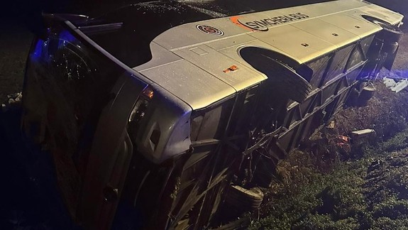 Na diaľnici D1 smerom do Bratislavy nadránom havaroval autobus