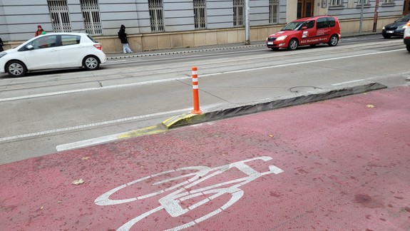 Kritizovaná cyklotrasa na Vajanského: Magistrát napokon priznal niektoré chyby