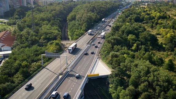 Dopravné obmedzenia: Na diaľnici D2 pri križovatke Bratislava-Lamač opravia mostné závery