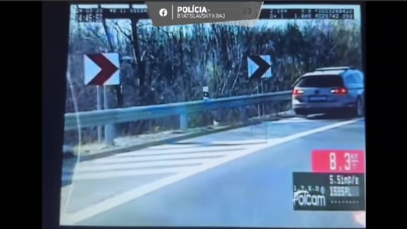 VIDEO: Vodič cúval na diaľnici smerom od Ivanky pri Dunaji, okamžite boli pri ňom policajti