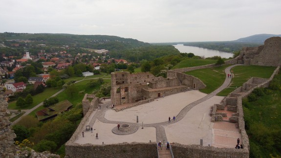 Na hrad Devín a do Rusoviec dnes príde pracovať vyšše 160 dobrovoľníkov