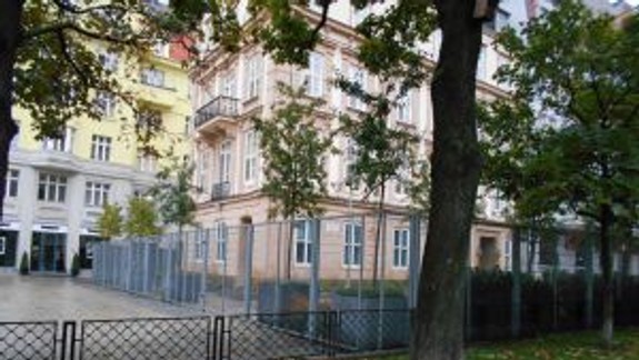 Kauza plot pri ambasáde USA: Nechajte si iba stĺpiky, odkazuje Borguľa