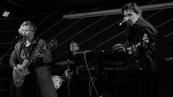 Bratislavská kapela Terrible 2s má nový klip. Zábery sú z ťažko skúšanej lode Pink Whale