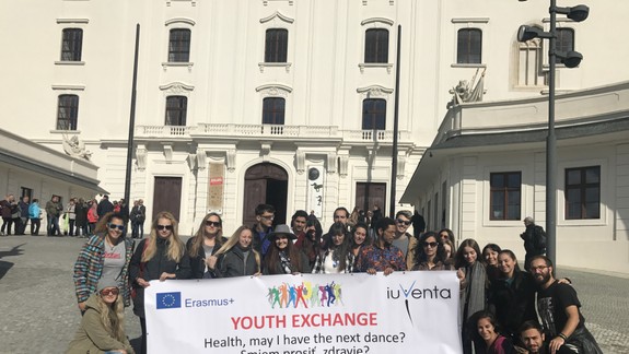 Zatancovali si s vami títo mladí cudzinci? Do podobných projektov po celej Európe sa môžete zapojiť i vy