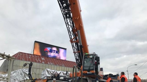 FOTO: Do podchodu na Trnavskom mýte včera priviezli nové eskalátory