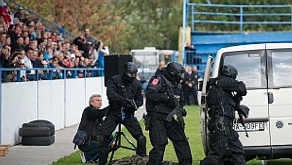 Návštevníci Dňa polície mohli vidieť aj konský futbal