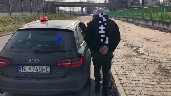 Neuveriteľné: Mal zákaz šoférovať, no dovolil si jazdiť po chodníkoch