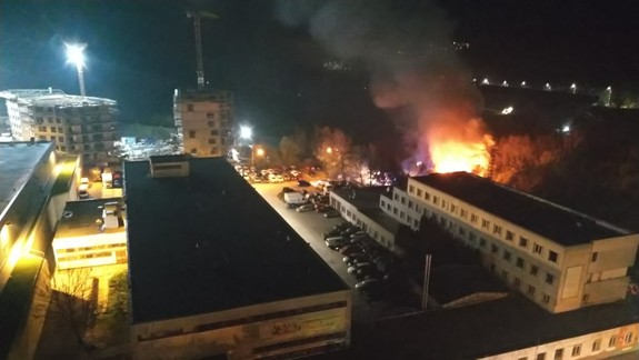 FOTO: V Dúbravke vypukol požiar - o život prišli dvaja ľudia