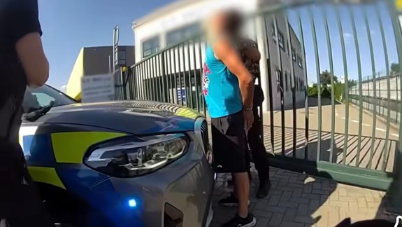 VIDEO Dráma na Dvojkrížnej: Agresor sa vyhrážal trojici ľudí, jedného muža bodol nožom