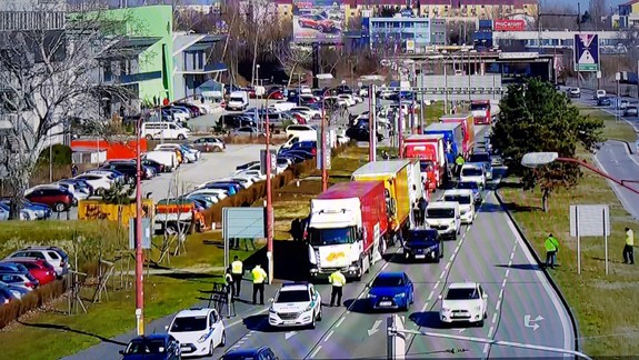Protest autodopravcov zablokoval Rožňavskú ulicu v smere do centra, polícia vyzýva na obchádzku