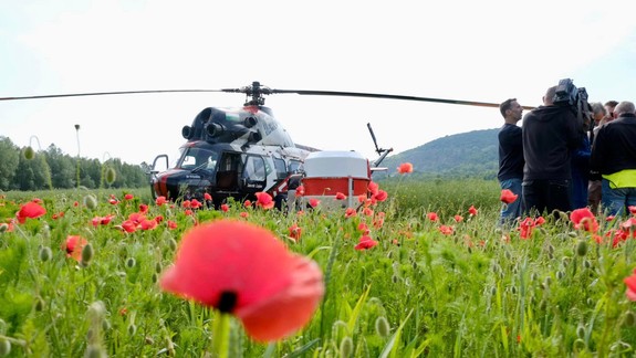 V Devínskej Novej Vsi opäť zasiahli proti komárom helikoptérou