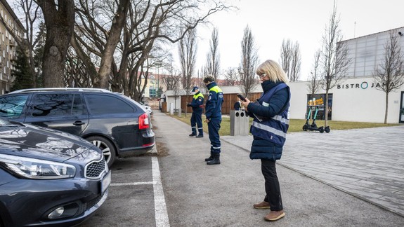 Parkovanie Bratislavčanov: Cena ročnej rezidentskej karty v PAAS by sa mohla časom zvýšiť