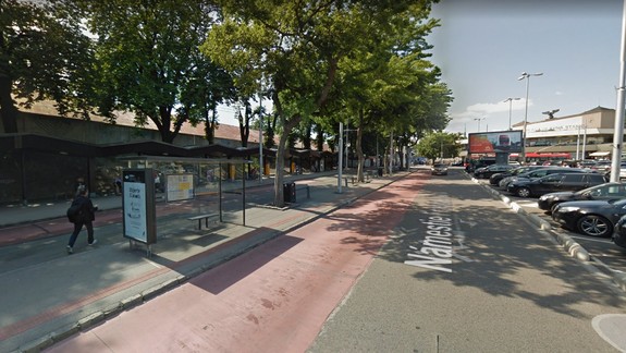 VIDEO: Ľudia prichádzajúci do Bratislavy mali o zábavu postarané - takáto hádka sa odohrala pred Hlavnou stanicou