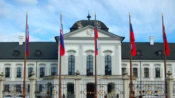 Na ponuku opraviť fasádu Prezidentského paláca zatiaľ nikto nezareagoval