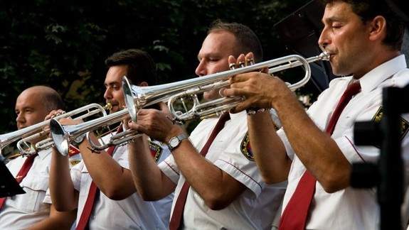 Uprostred sídliska zahrá orchester. Vstup je voľný