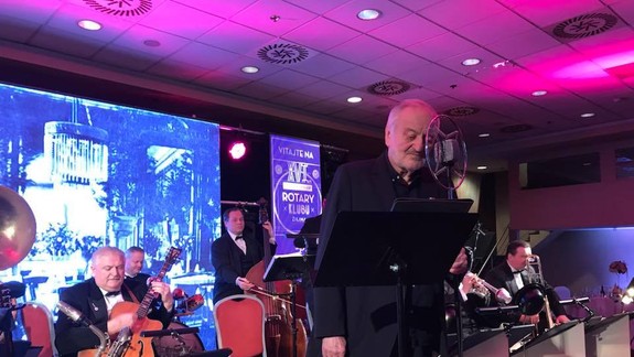 Prvý zväzok Dejín slovenského divadla od Vladimíra Štefka uvedie do života Milan Lasica