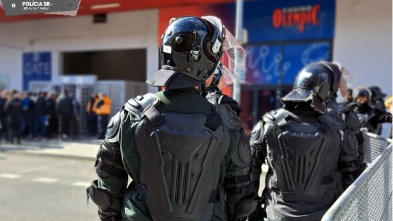 Futbalové derby: V uliciach Trnavy bude viac policajtov, domáci privítajú Slovan