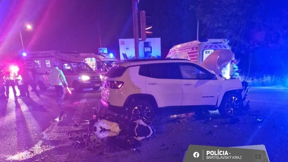 Smrteľná nehoda v Biskupiciach: Motorkár neprežil zrážku s osobným autom