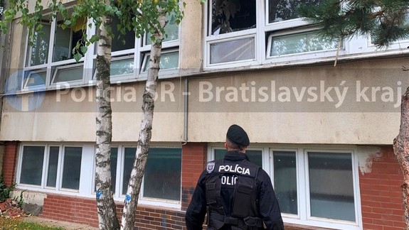 V Petržalke vznikol v škole požiar, žiakov musia evakuovať