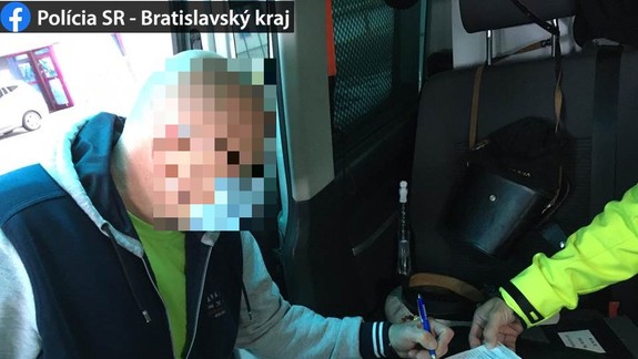 Muž vydržal v domácej karanténe iba dva dni a polícia ho chytila na hraniciach - akú pokutu dostal?