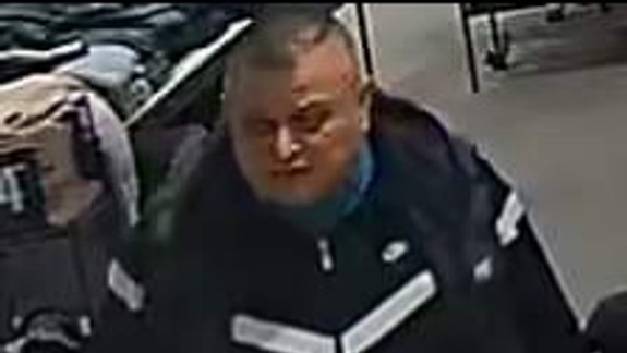 Polícia pátra po mužovi, ktorý by jej mohol pomôcť s objasnením prípadu