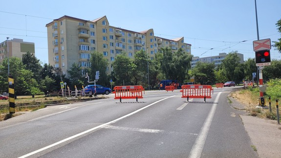 Železničnè priecestie pri Ivanskej ceste na takmer mesiac uzatvoria, mesto pokračuje v oprave Trnavskej