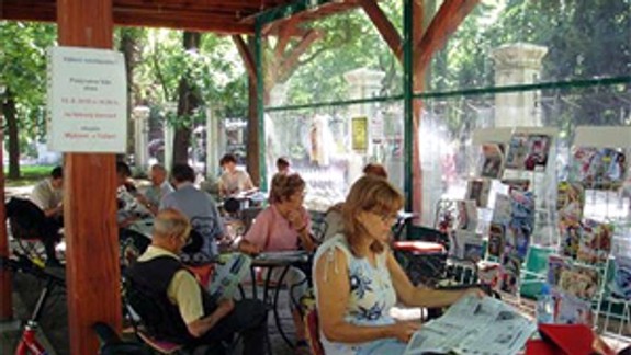V Medickej záhrade otvorili staromestskú letnú čitáreň