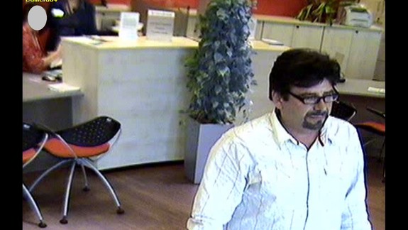 Podvodník v banke: Vydával sa za inú osobu a z účtu vytiahol 350-tisíc eur - polícia hľadá Fantomasa