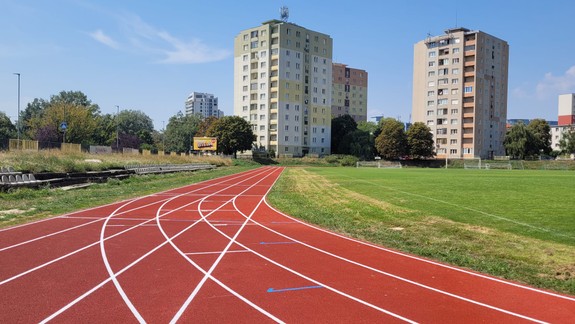 Na Drieňovej finalizujú bežecký ovál podľa štandardov atletickej federácie, je druhý v Bratislave