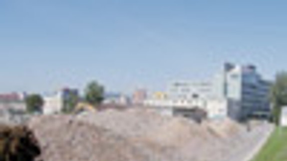 Na Bajkalskej ulici zbúrali staré stavby