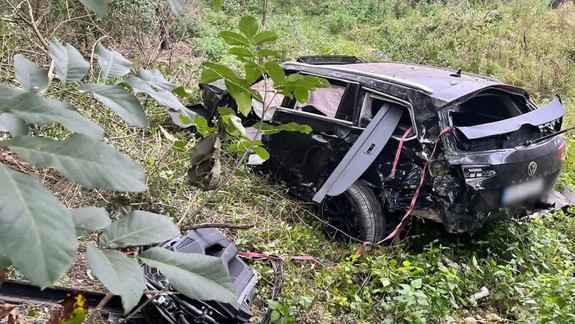 Medzi Malackami a Bratislavou vyletelo auto z diaľnice, vodič utrpel ťažké zranenia