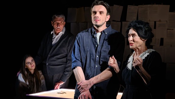 Kruté príbehy prenasledovaných: Činohra SND premiéruje hru Akcia B - rozprávanie o mlčaní